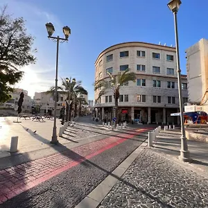 https://chic-and-comfortable-apartment-in-downtown.gethaifahotels.com