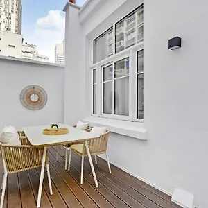 https://luxury-apartement-near-the-eiffel-tower-champs-de-mars.fr-paris.fr