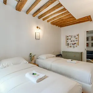 https://beautiful-and-large-flat-nearby-quartier-latin-in.fr-paris.fr